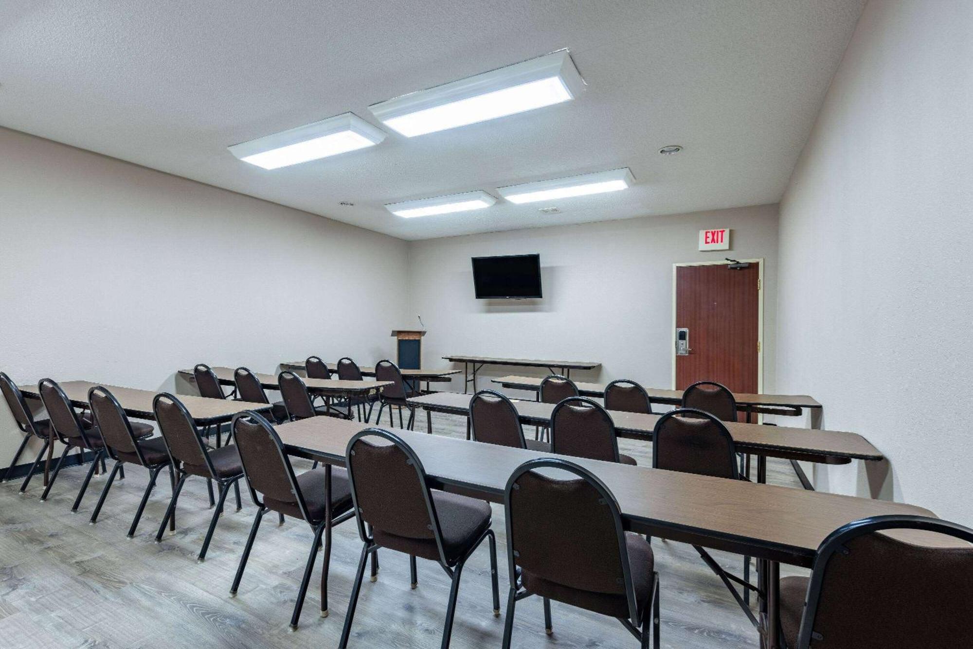 Baymont By Wyndham Kirksville University Area Exterior photo
