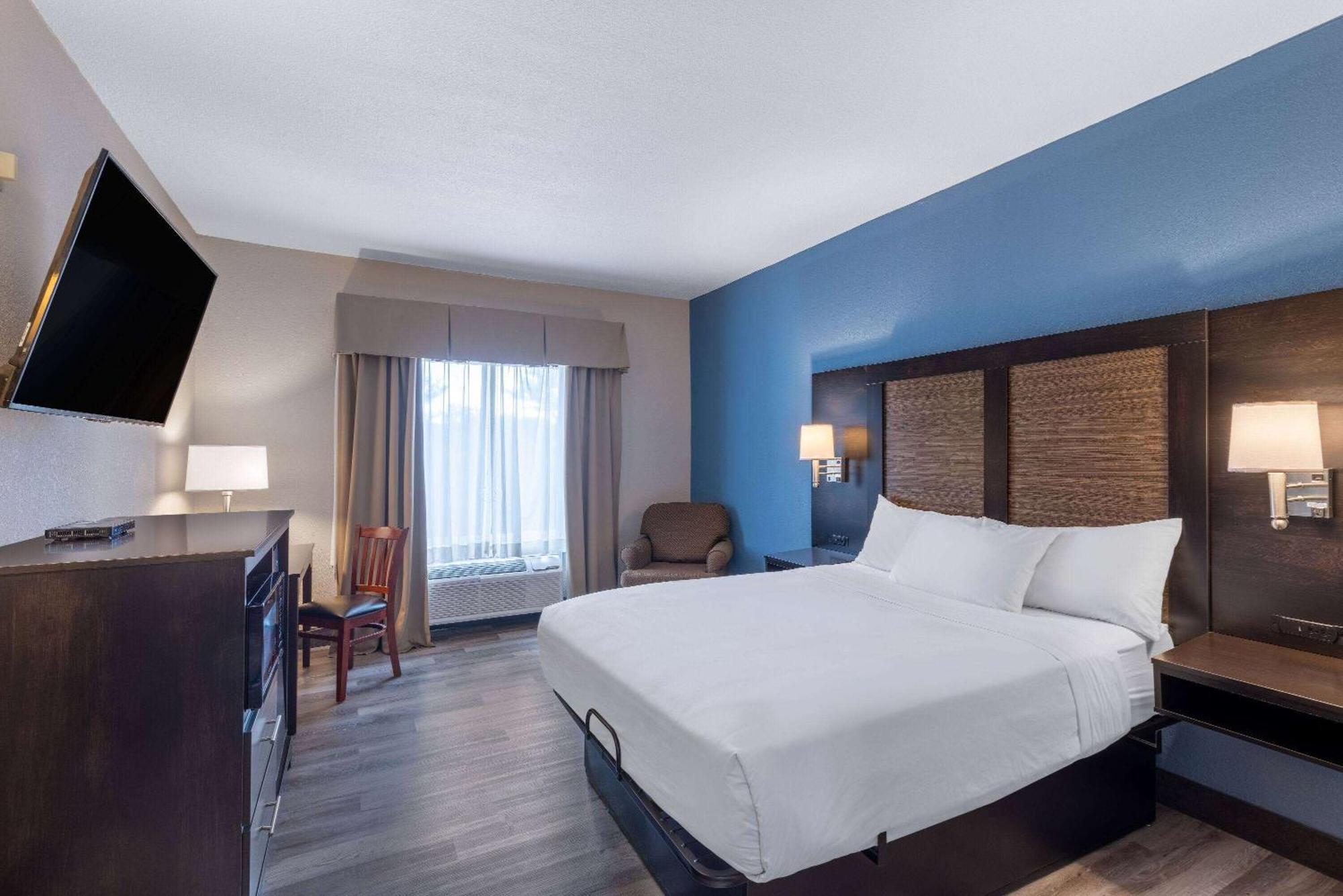 Baymont By Wyndham Kirksville University Area Exterior photo