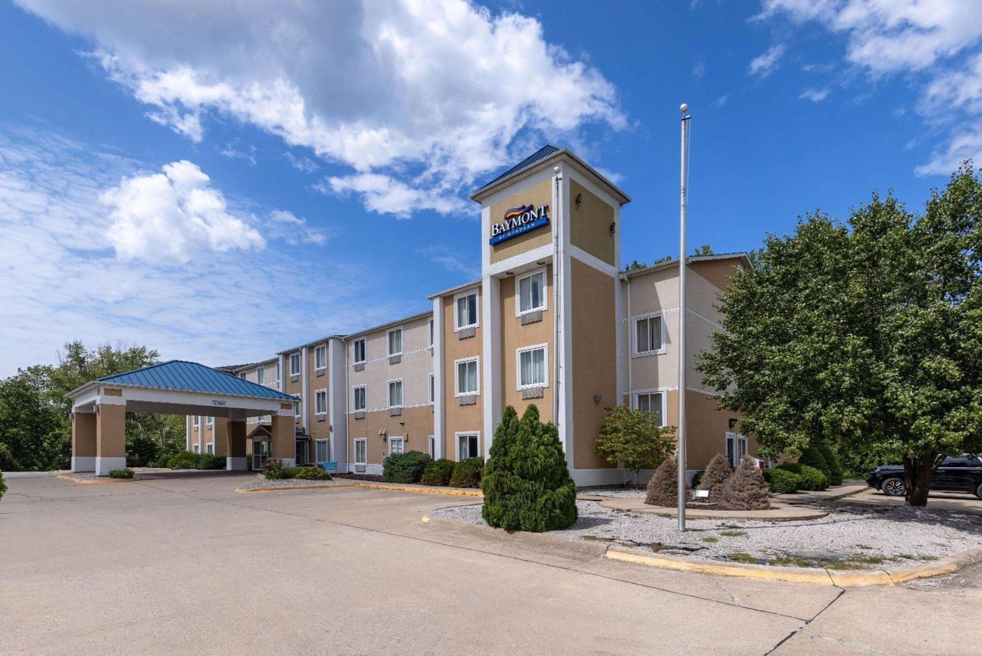 Baymont By Wyndham Kirksville University Area Exterior photo