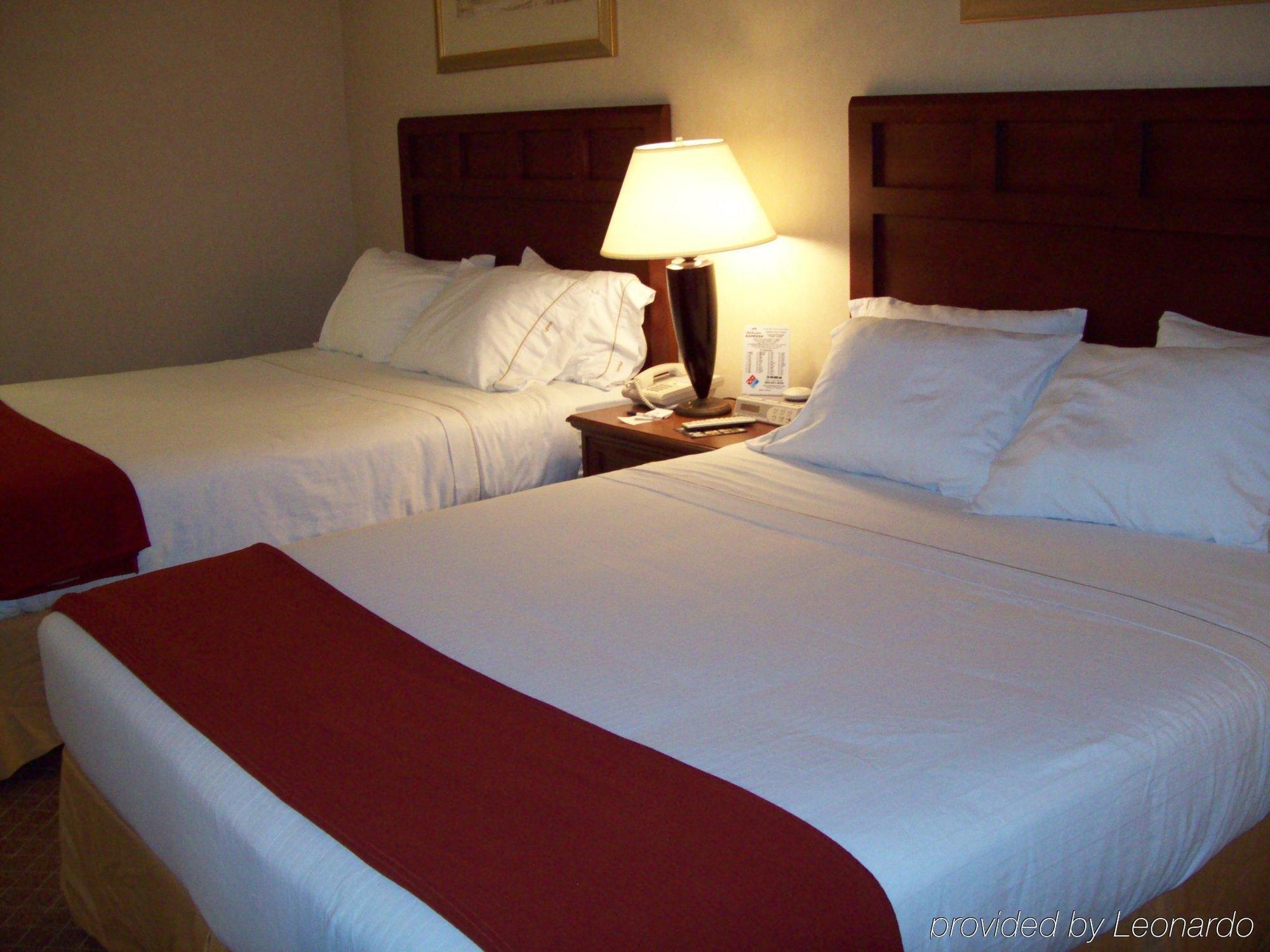 Baymont By Wyndham Kirksville University Area Room photo