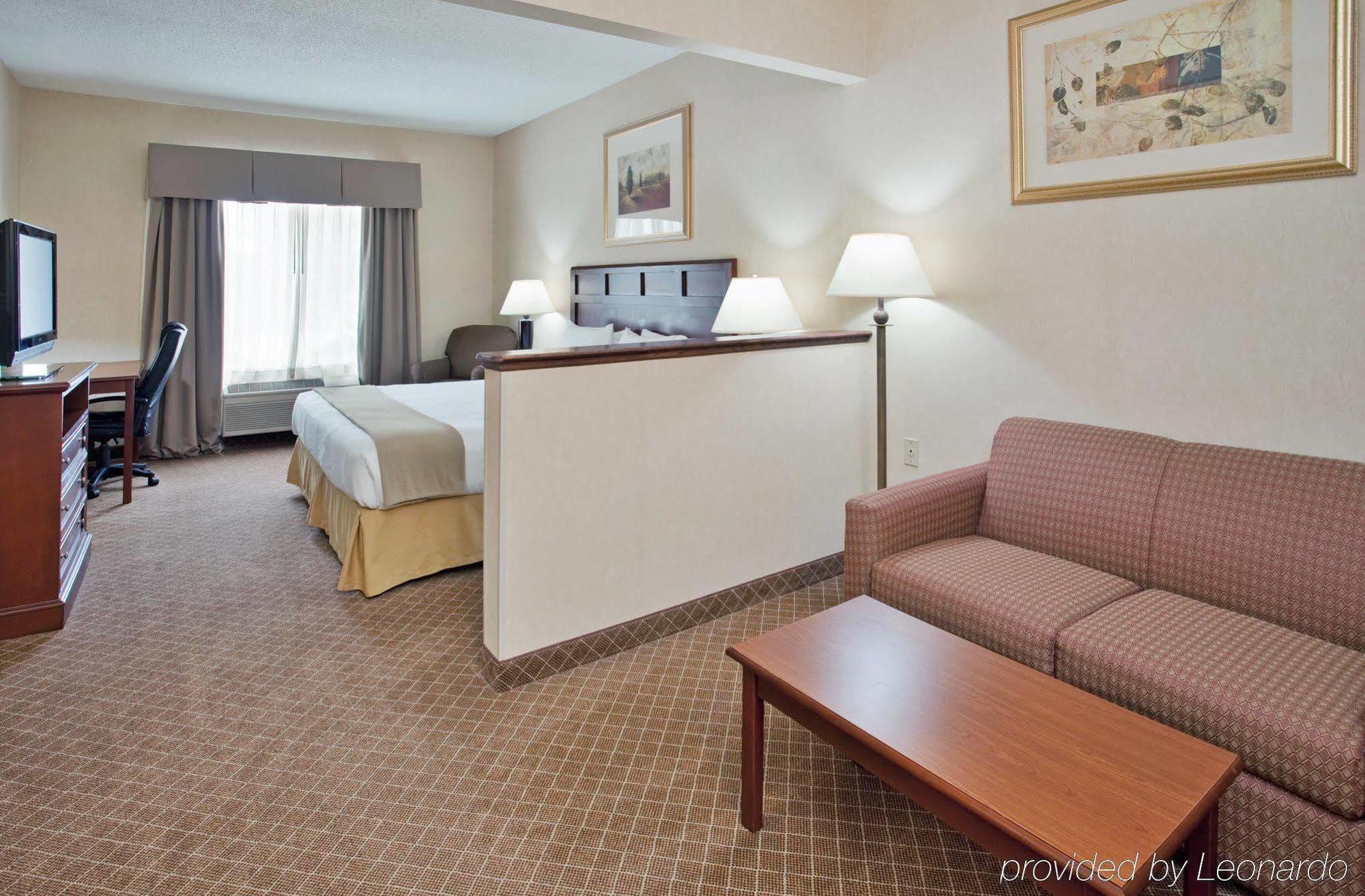 Baymont By Wyndham Kirksville University Area Room photo