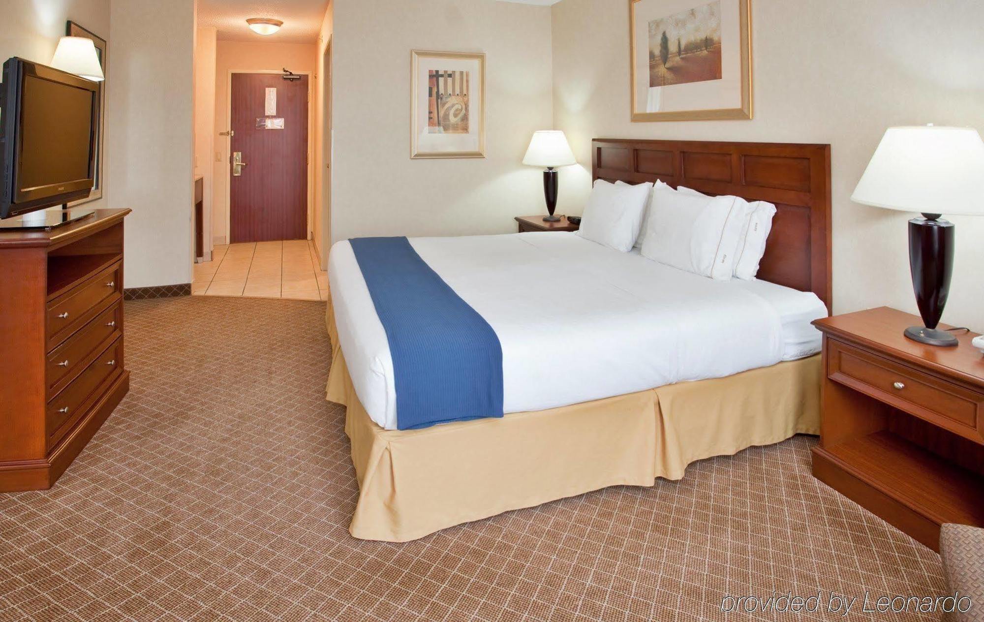 Baymont By Wyndham Kirksville University Area Room photo